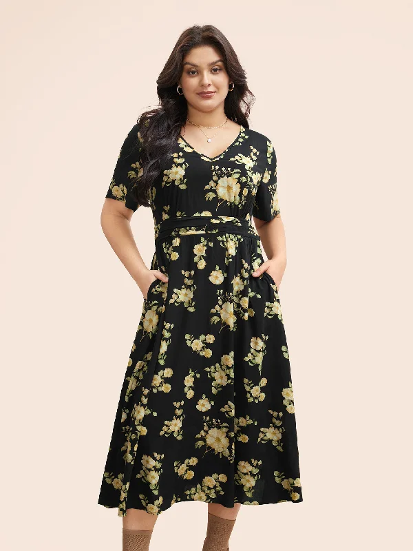 Seasonal Style Discounts Floral Gathered Shirred Flutter Sleeve Dress Flowing Silhouette