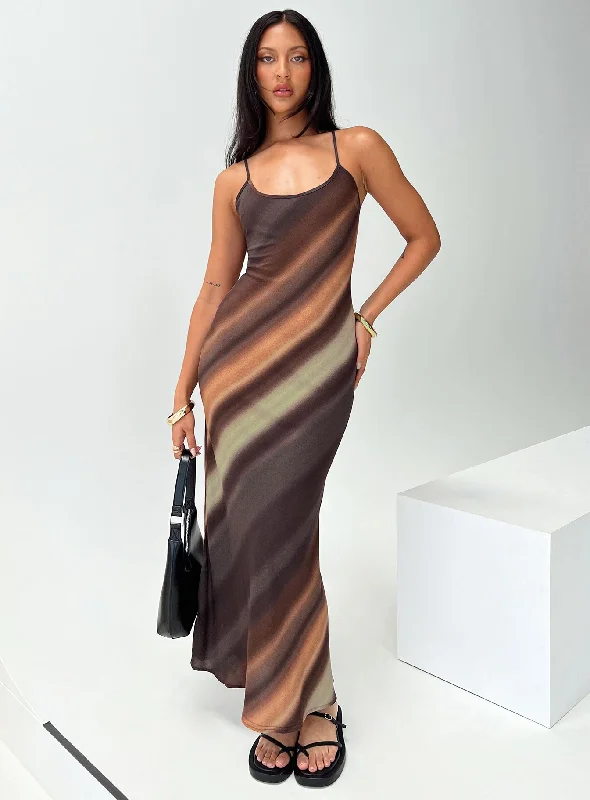 Trendy Street Style Otillie Maxi Dress Brown Multi Petite Bold Patterns