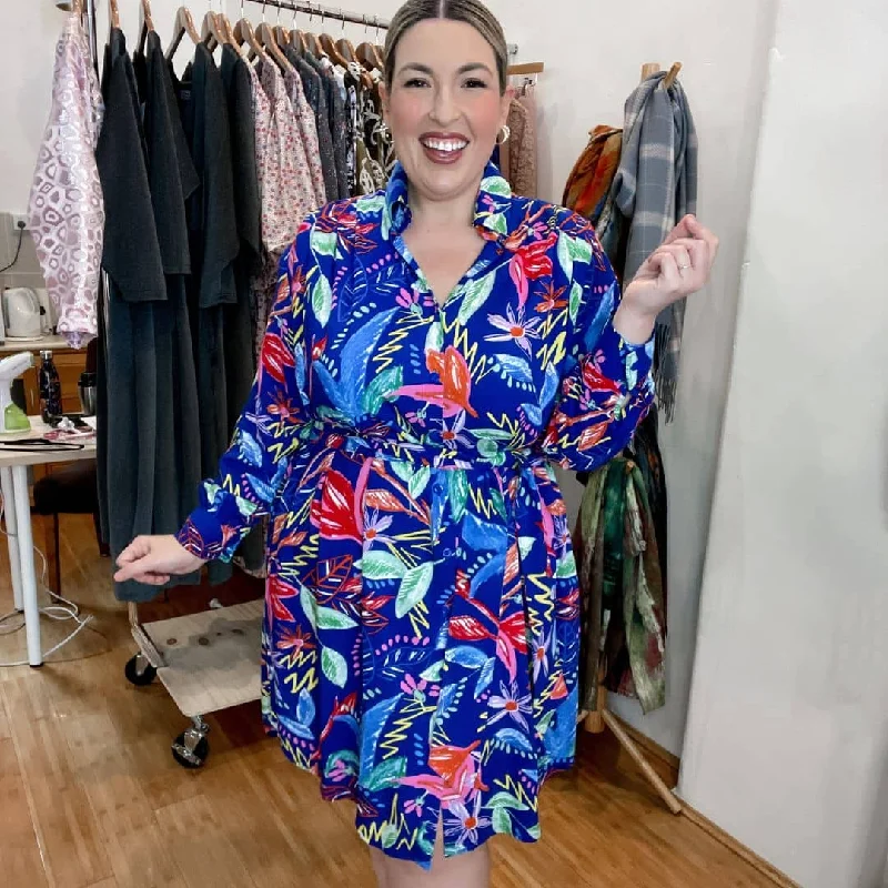 Weekend Exclusive Plus Size Very Versatile Paula Shirt Dress in Bright Colourful Print Minimalist Office - Ready Style