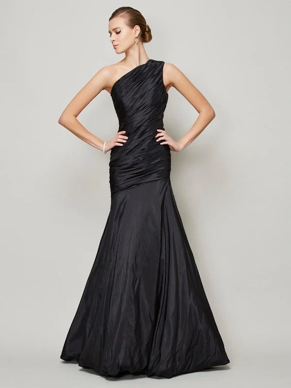 Sophisticated Street Style Offers A-Line/Princess One-Shoulder Sleeveless Pleats Long Taffeta Bridesmaid Dresses Feminine Elegance