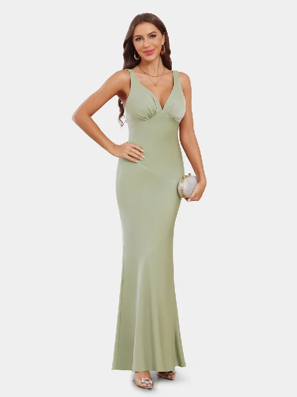 Unleash Your Fashion Sheath/Column Plunging V-Neck Sleeveless Evening Dresses with Ruched Vintage Charm