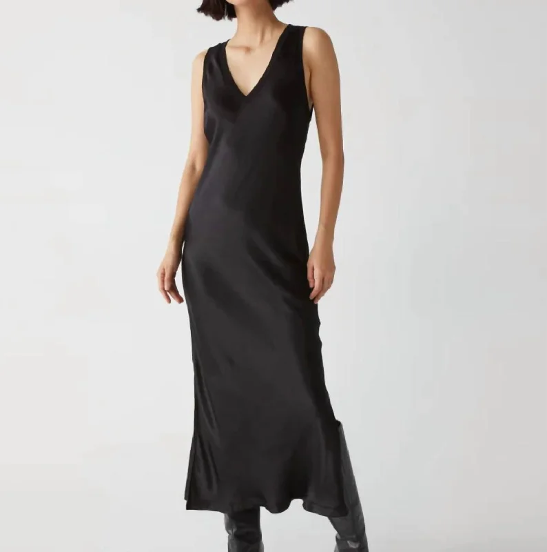 Fashionista Sale Randi V-Neck Midi Dress In Black Modern Glamour